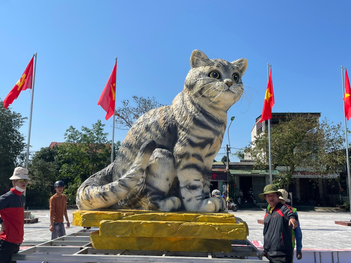 Hình dáng, khuôn mặt cũng như thần thái của linh vật mèo ở Quảng Trị còn được cư dân mạng dành tặng danh hiệu "hoa hậu mèo" của năm.