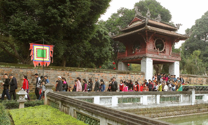 Văn Miếu – Quốc Tử Giám luôn là điểm đến yêu thích của nhiều người dân Hà Nội trong dịp đầu xuân năm mới.