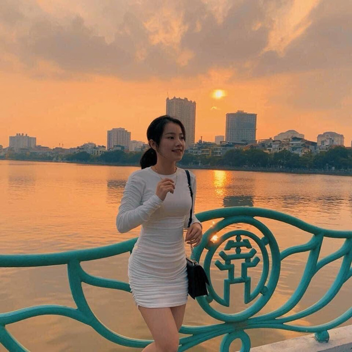 Hồ Tây cũng là địa điểm đi chơi ngày Tết được giới trẻ Hà thành lựa chọn.
