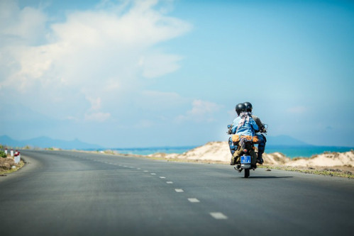 "Vốn là người ưa bay nhảy, mình không kìm được phấn khích khi nghĩ đến việc được ăn Tết ở nơi xa", "Mình cũng muốn được du lịch ngày Tết nhưng gia đình không cho phép", " Nếu có điều kiện bản thân mình cũng muốn được du lịch xuyên Tết",...là những bình luận của cư dân mạng.