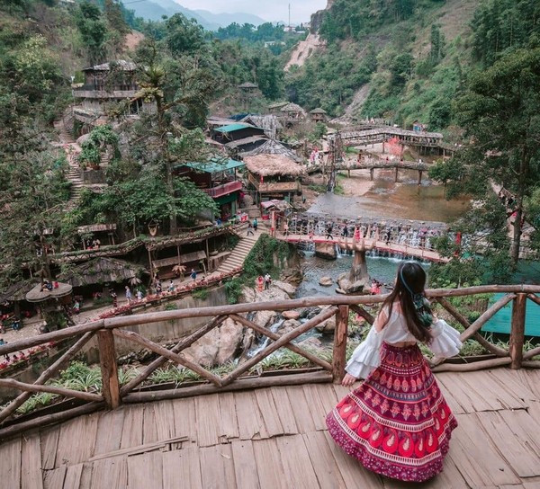 Bạn thân luôn là một trong những sự ưu tiên hàng đầu khi chúng ta chọn người đồng hành cho các chuyến du lịch. Tuy nhiên, chuyến đi với bạn thân chỉ tuyệt vời cho tới khi mình chụp ảnh cho bạn lung linh, bạn chụp lại cho mình… hết hồn.