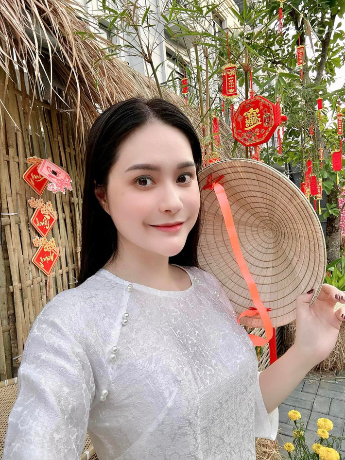 Ở phần bình luận bài đăng, rất nhiều người xuýt xoa trước độ chịu chơi và chịu chi của mẹ 3 con.