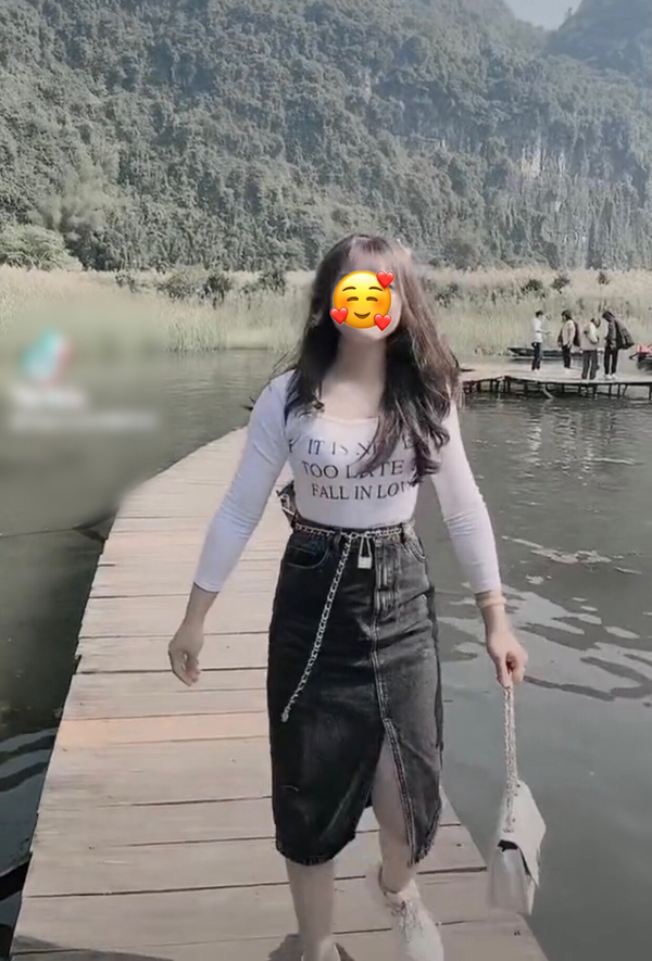 Mới đây, nhân dịp du xuân đầu năm, một cô gái hào hứng "đu trend" TikTok nhưng nhận cái kết khiến nhiều người “dở khóc dở cười”.