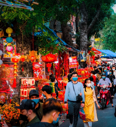 Chỉ cần với vài đạo cụ như phong bao lì xì, một cành đào nhỏ xinh cùng với trang phục áo dài truyền thống, chắc chắn bạn sẽ có được những bức ảnh tuyệt đẹp chào đón năm mới tại đây. Ảnh: @Gia Đoàn