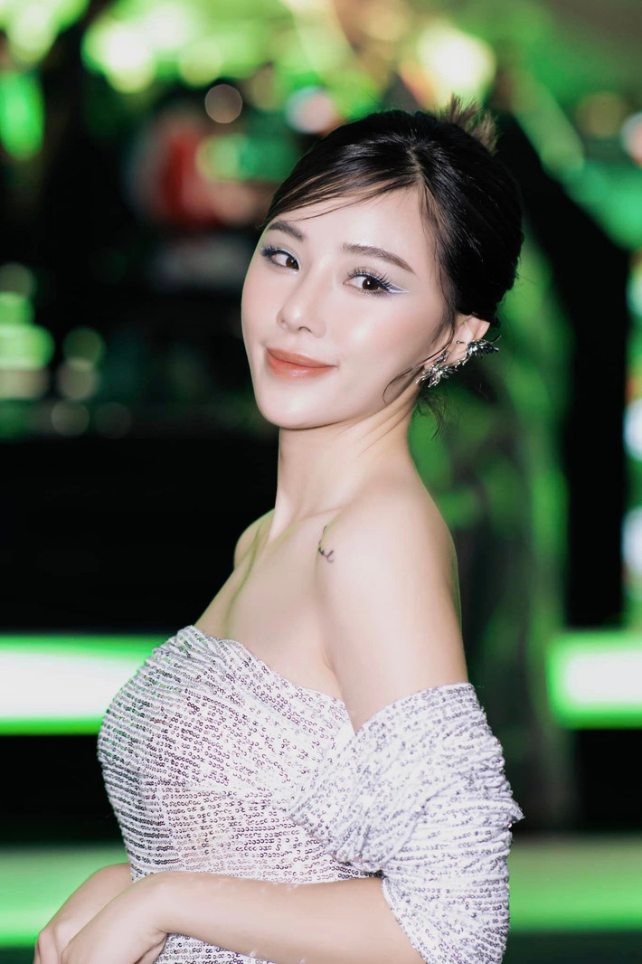 Ngoài Thảo Trang, nữ MC Minh Anh cũng là nhân vật được báo chí Thái Lan ca ngợi khi hoạt động trong làng thể thao điện tử.