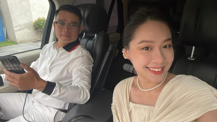 Trong hình, bà mẹ trẻ xuất hiện vô cùng rạng rỡ, làn da tươi tắn và gương mặt không thay đổi là bao.