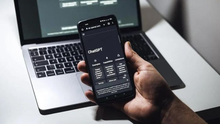 Chatbot AI ChatGPT đang trở thành chủ đề thảo luận trên khắp thế giới. Chỉ trong vòng 2 tháng ra mắt, công cụ này đã đạt 100 triệu người dùng và trở thành ứng dụng đạt được thành tích này nhanh nhất, theo dữ liệu từ UBS.