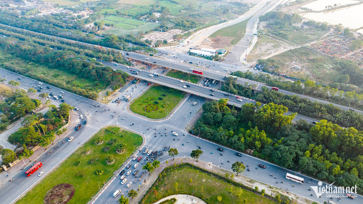Đầu năm 2023, dự án đầu tư xây dựng tuyến đường Lê Quang Đạo kéo dài có điểm đầu tại nút giao Lê Quang Đạo - đại lộ Thăng Long, điểm cuối tại vị trí ranh giới khu đô thị Dương Nội (quận Hà Đông).