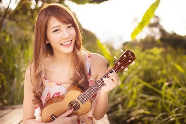 Hot girl trà sữa Malaysia xinh đẹp, hát hay: Joyce Chu (tên thật: Chu Chủ Ái) là một trong những cô gái được yêu thích nhất trên mạng hiện nay. Joyce Chu sinh năm 1997, sống tại Johor Bahru (Malaysia), sở hữu nước da trắng mịn, khuôn mặt xinh xắn và nụ cười dễ thương.