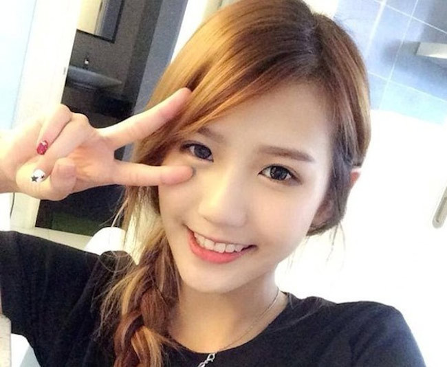 Joyce nhanh chóng nổi tiếng do thường xuyên xuất hiện với vẻ ngoài đáng yêu trong các clip dạy trang điểm và cover ngọt ngào trên mạng. Nhờ đó, cô gái sinh năm 1997 có khá nhiều người hâm mộ. Fanpage trên Facebook của cô hiện hút gần 400.000 like (thích), kênh Youtube cũng có hơn 140.000 người theo dõi. Mới đây, ca khúc Malaysia Chabor do Joyce thể hiện gây sốt cộng đồng mạng với hơn 8 triệu lượt xem và 100.000 like.