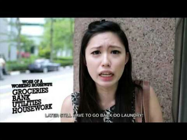 Người Singapore hầu như đều thừa nhận rằng một ngày sẽ không có ý nghĩa nếu họ không phàn nàn. Họ sẽ phàn nàn với tất cả những ai có thể lắng nghe, từ bạn bè, gia đình. Thậm chí họ còn có một trang web riêng dành cho các khiếu nại hàng ngày.
