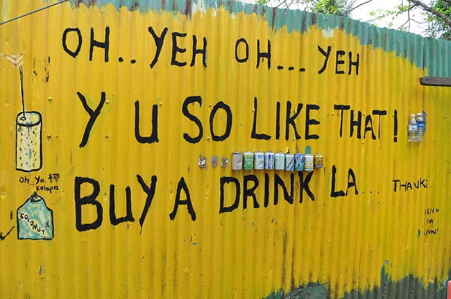 Singlish dựa theo tiếng Anh nói, là một ngôn ngữ không chính thức và thông tục của Singapore. Ngoài tiếng Anh, Singlish cũng sử dụng nhiều từ vay mượn của tiếng Trung và Mã Lai. Nói cách khác, tới Singapore, bạn cần có từ điển cần thiết về Singlish để khỏi lúng túng và nhầm lẫn khi giao tiếp.