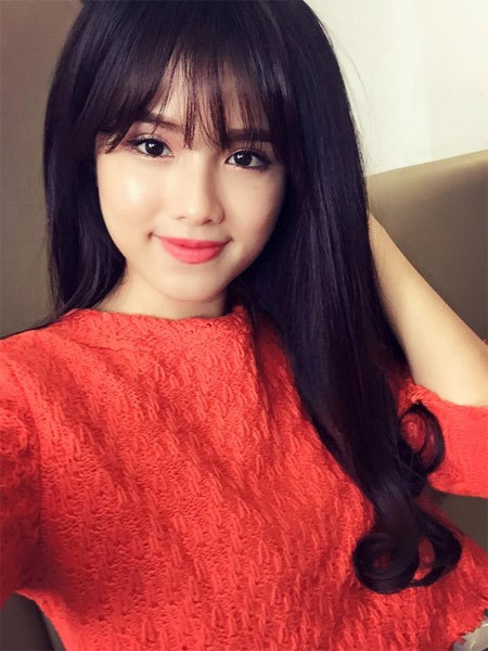 Bảo Linh kinh doanh túi xách hàng hiệu. Vẻ đẹp và uy tín của cô trong lĩnh vực truyền hình khiến khách hàng yêu mến, tin tưởng.