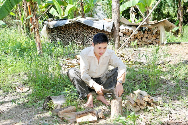 Cá lóc nướng, món ăn độc đáo miền Tây do anh chàng tự đạo diễn. Ảnh: Danviet.