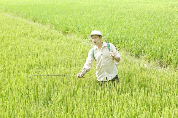 Dù có là diễn viên nổi tiếng, anh vẫn là người con hiếu thảo, chăm lo cho gia đình. Ảnh: Danviet.