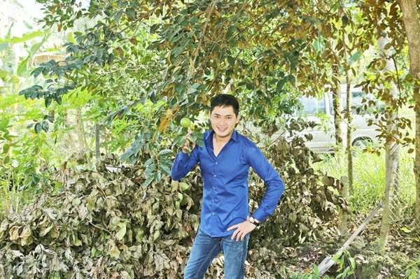 Tự xắn tay vào công việc đồng áng giúp gia đình. Ảnh: Danviet.