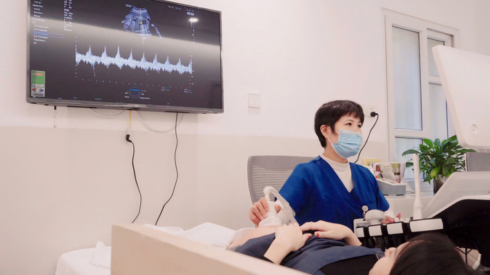 Khoa Khám Chuyên gia còn phối hợp khoa Sản bệnh, Sơ sinh, Hỗ trợ sinh sản, các khoa Phụ và Ung bướu Phụ khoa, Chẩn đoán hình ảnh, Xét nghiệm... thực hiện các ứng dụng lâm sàng và cận lâm sàng liên quan. (Ảnh BVCC)