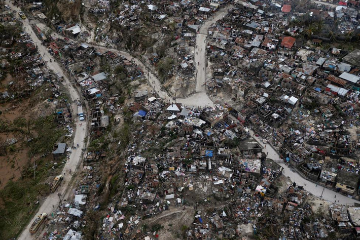 Một vùng tan hoang sau khi siêu bão Matthew quét qua Jeremie, Haiti.