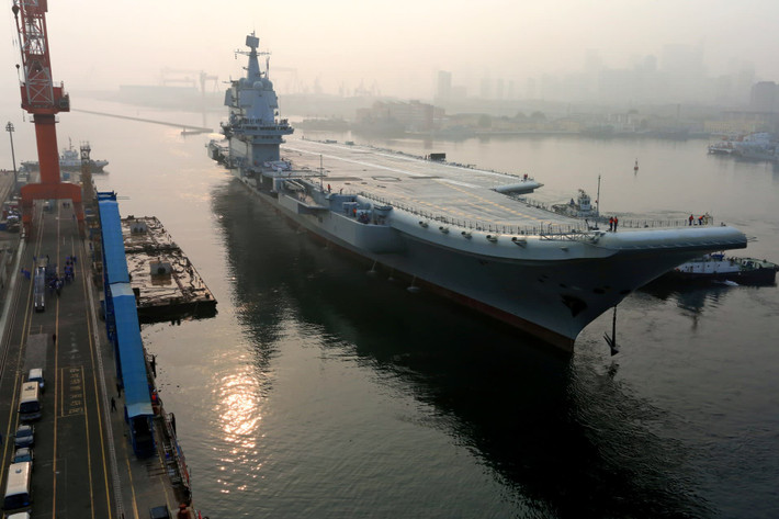 Theo tính toán, tàu sân bay Type 001A sẽ mang theo được từ 38 tới 40 máy bay các loại, trong đó có 32 chiếc tiêm kích phản lực J-15, 6 chiếc Z-18 và 2 trực thăng Z-9. Nguồn ảnh: Sina.