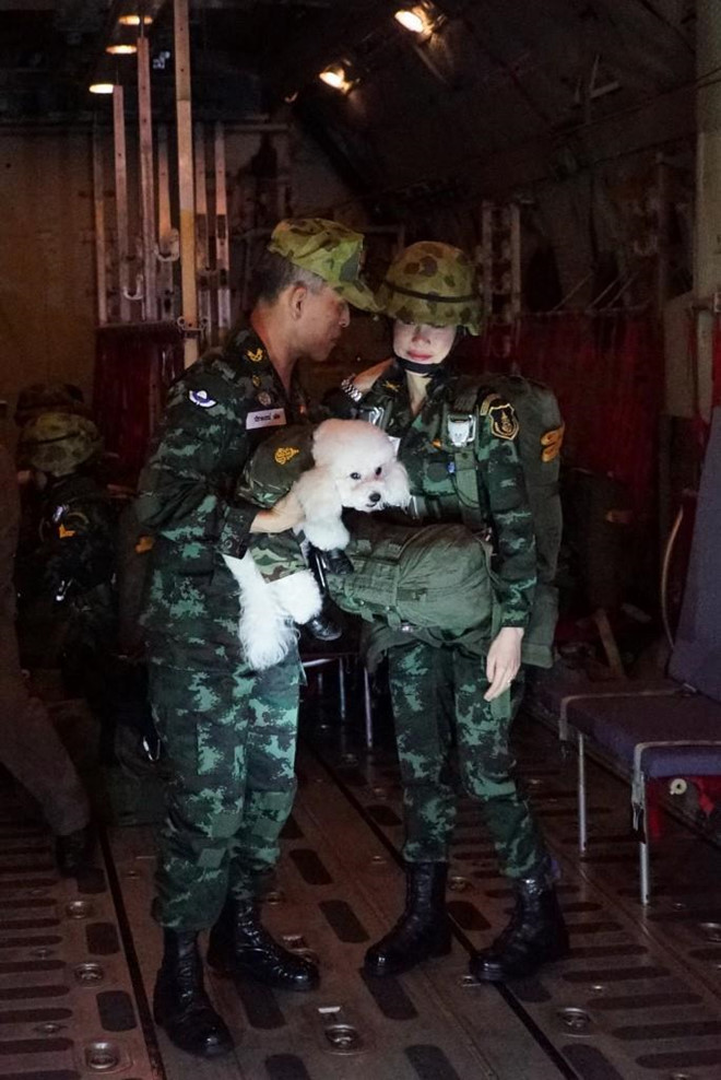 Hoàng quý phi Thái Lan năm nay mới bước qua tuổi 34 nhưng đã được phong cấp Thiếu tướng. Nguồn ảnh: Văn phòng Hoàng gia Thái Lan.