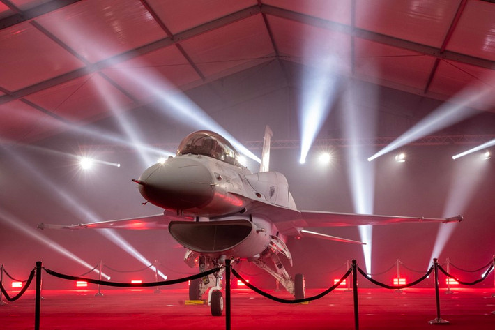 Cuối cùng, động cơ của F-16 không được thiết kế để duy trì lực đẩy cần thiết nhằm vượt qua lực cản ở tốc độ cao như trên trong thời gian dài.