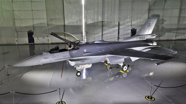 F-16 - giống như bất kỳ máy bay nào khác, tuân theo các định luật vật lý, một trong số đó là khái niệm lực cản. Lực cản là lực khí động học chống lại chuyển động của máy bay trong không khí.