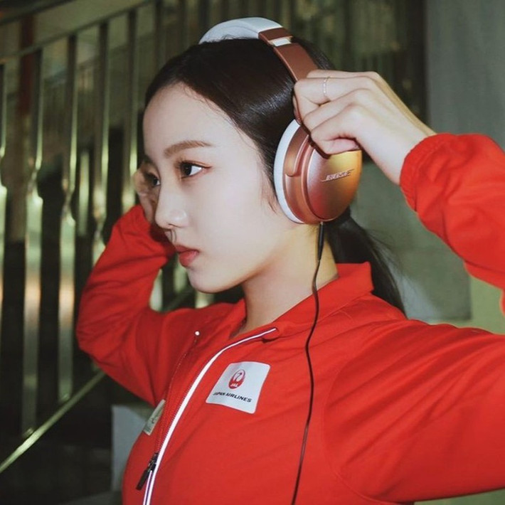 Trên mạng xã hội từng lan truyền tin đồn Marin sinh ra trong gia đình giàu có, ông nội là tài phiệt, còn để lại cho cô tài sản thừa kế lớn. Tuy nhiên, những bài đăng vô căn cứ sau đó đã bị xóa. Thực tế, gia đình Marin giống như đa phần người Nhật, có cách sống bình dị, không phô trương. VĐV sinh năm 2001 cũng được dạy tự lập, kiếm tiền dựa trên năng lực của mình. Ảnh: Instagram NV.