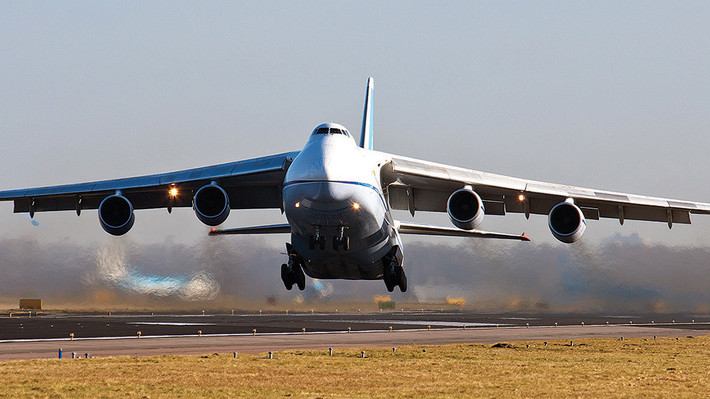 Hiện tại, Quân đội Nga là lực lượng quân sự duy nhất trên thế giới sở hữu An-124 bản quân sự. Phiên bản thương mại của An-124 hiện được sử dụng bởi Lybia, Nga, Ukraine và UAE. Nguồn ảnh: Aircharter.