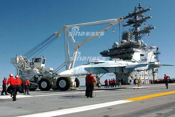 Điều ít ai biết đó là trên các tàu sân bay của Mỹ hoàn toàn không có lực lượng cứu hỏa chuyên nghiệp nào. Nguồn ảnh: USNV.