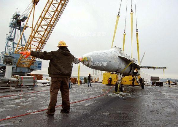 Các cuộc diễn tập này được làm "như thật" - họ sử dụng máy bay quân sự đã qua sử dụng, tháo hết động cơ - máy móc. Nguồn ảnh: USNV.