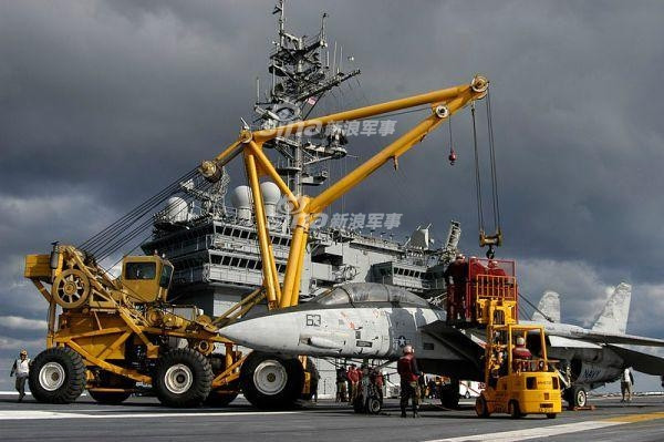 Do đó, Hải quân Mỹ hàng năm đều tiến hành các cuộc diễn tập chữa cháy trên tàu sân bay. Nguồn ảnh: USNV.