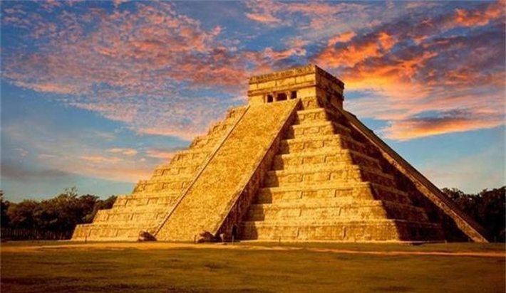 4. Sự sụp đổ của nền văn minh Maya. Người Maya xưa kia sở hữu một nền văn minh thực sự đáng nể. Họ có chữ viết, có nghệ thuật, có kiến trúc, có khoa học tính toán, và có cả thiên văn học nữa. Vậy mà một ngày, nền văn minh thịnh vượng ấy đã sụp đổ, người dân bỏ xứ mà đi, để lại một thành trì đổ nát mà không có một lời giải thích.