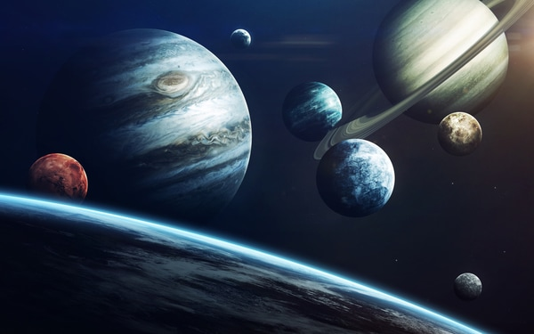 Ganymede được cho là một thế giới "ngậm nước", tức không có đại dương trên bề mặt nhưng lại đầy một loại đá ngậm nhiều nước, thứ cũng có thể xuất hiện với số lượng ít hơn trên Mặt Trăng của Trái Đất.