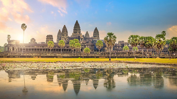 Điều đáng kinh ngạc là đường tròn bí ẩn này đã liên kết các địa danh này trong một khoảng sai số không vượt quá 1/10 của một độ vĩ độ, với tâm vòng tròn đặt ở miền đông nam bang Alaska, Mỹ.