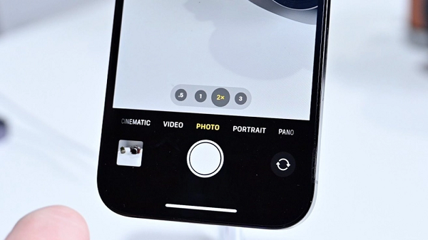 Kỹ thuật này được gọi là pixel binning và nó đã được sử dụng trên điện thoại Android trong nhiều năm. Công nghệ này giúp bức ảnh tươi hơn và có ít nhiễu hơn trong điều kiện ánh sáng yếu.