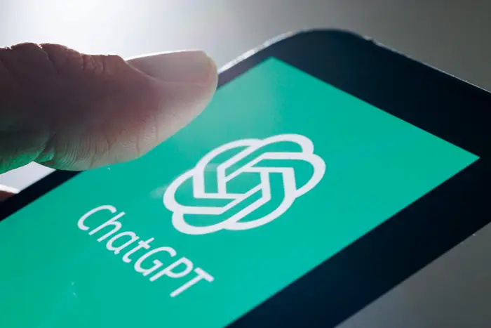 1. ChatGPT (OpenAI): Là một trong những bộ não nhân tạo quyền lực nhất hành tinh, ChatGPT nổi bật với tính linh hoạt, giao diện thân thiện, khả năng đa phương thức và bộ nhớ đàm thoại cá nhân hóa, giúp hỗ trợ hiệu quả trong các lĩnh vực như lập trình, sáng tạo nội dung, dịch vụ khách hàng và giáo dục. (Ảnh: businessinsider)