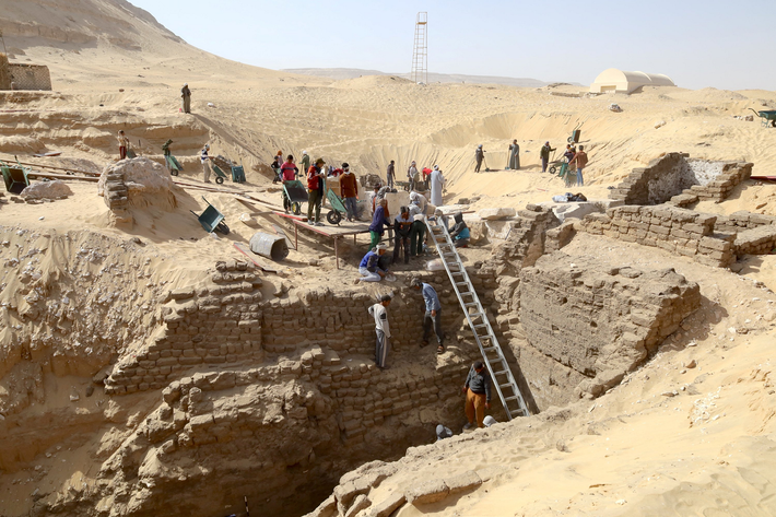 Kiến trúc và hoa văn mộ gợi nhớ đến mộ của Pharaoh Woseribre Senebkay, người từng trị vì trong Thời kỳ Chuyển tiếp thứ Hai.(Ảnh: dailysabah)