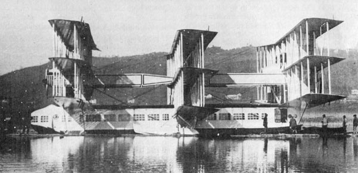 Năm 1920, Giovanni Battista Caproni thiết kế chiếc thủy phi cơ 9 cánh mang tên Caproni Ca.60 Transaereo với tham vọng vượt Đại Tây Dương, chở 100 hành khách. (Ảnh: Wikipedia)