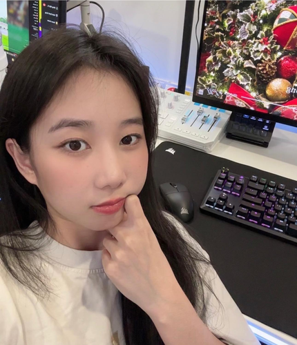 Hanakoishi kêu gọi cộng đồng game thủ xây dựng một môi trường văn minh và hy vọng nhận được sự ủng hộ từ khán giả. (Ảnh: FBNV)