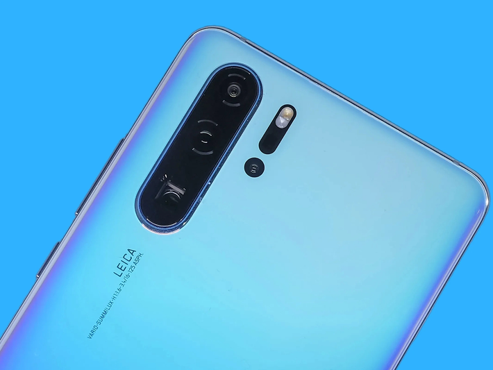 Từ năm 2019, Huawei và Oppo đã mở đầu cho cuộc đua máy ảnh siêu zoom với P30 Pro và Reno Zoom 10x. Sau đó, Samsung gia nhập với ống kính zoom 10x cho model dòng S. Nếu Apple tích hợp công nghệ này lên iPhone 15 Pro Max, camera tiềm vọng hứa hẹn trở thành xu hướng chung.