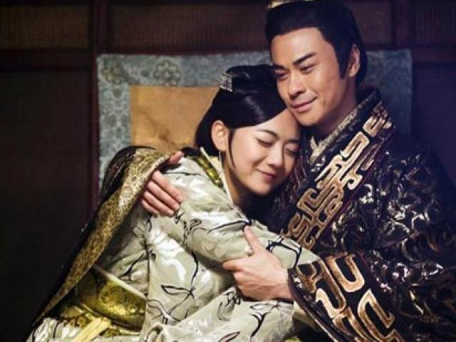 Tây Thi được tuyển chọn trong số các mỹ nhân do Phạm Lãi chuẩn bị gửi sang nước Ngô. Nàng ta xuất hiện và lập tức khiến Ngô vương Phù Sai mê đắm.