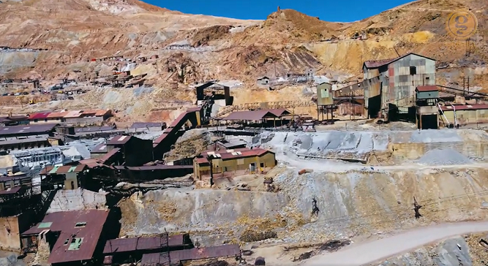 Tới đầu thế kỷ 21, ngành khai thác quặng của Bolivia hoàn toàn chững lại. Lịch sử của Cerro Rico đi vào huyền thoại, đưa ngọn núi này trở thành tượng đài quan trọng nhất của quốc gia Nam Mỹ này.
