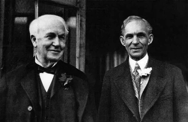 Trong Bảo tàng Sáng tạo Henry Ford ở Dearborn, Michigan, Hoa Kỳ, có một khu vực trưng bày dành riêng cho Edison, nơi đặt bức tượng của ông và một số đồ dùng cá nhân. Khiến người ta chú ý nhất là một ống nghiệm được bịt kín, vì nó chứa hơi thở cuối cùng của Edison.
