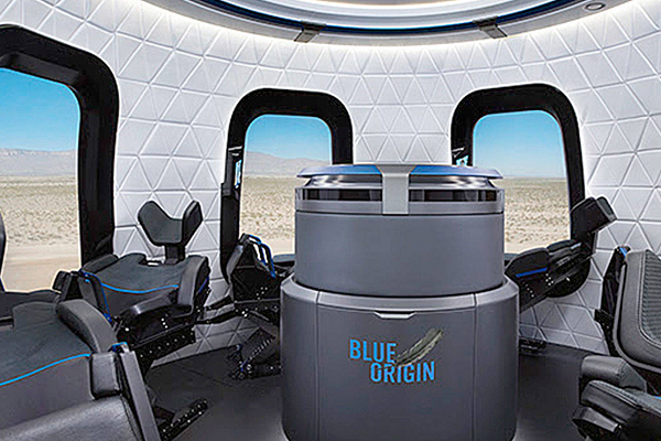 Hệ thống tên lửa dưới quỹ đạo tái sử dụng được đặt theo tên của Alan Shepard, người Mỹ đầu tiên lên vũ trụ cách đây 60 năm. Các khoang lái tự động không có phi công có sáu chỗ ngồi với hệ thống đèn chiếu sáng lộng lẫy.