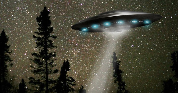 Từ trước đến nay, nhiều bằng chứng về UFO đã xuất hiện khiến chúng ta không thể không tin rằng chúng thực sự tồn tại. Hải quân Mỹ vừa qua đã xác nhận chạm trán UFO trong một cuộc tập trận chiến đấu tiến hành ở Thái Bình Dương năm 2004.