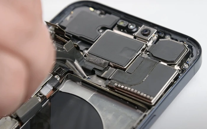 Tuy dung lượng pin của iPhone 16 Pro tăng nhẹ 2,5%, nhưng đây được xem là mức tăng lớn hơn so với iPhone 15 Pro.
