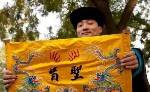 Có nhiều nguyên nhân khiến thánh chỉ biến mất, bao gồm khả năng mục nát do làm từ lụa và bị chuột gặm.