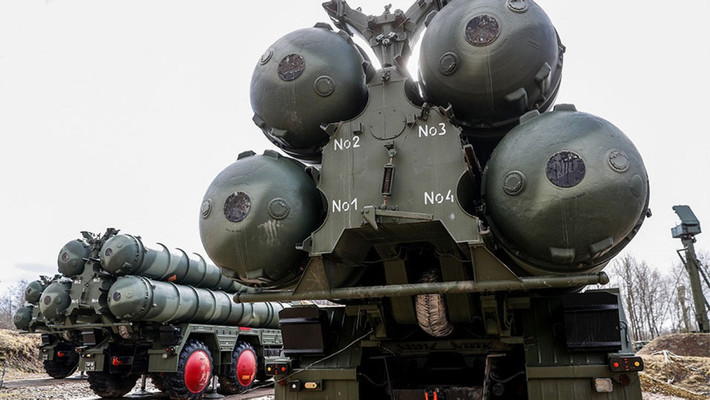Cần nhấn mạnh rằng S-400 Triumf được Nga giới thiệu là một trong những hệ thống tên lửa phòng không tiên tiến nhất thế giới, có khả năng tiêu diệt các mục tiêu trên không ở cự ly lên tới 400 km.