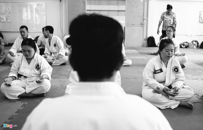 Học viên của lớp học võ đặc biệt này là những em bị khuyết tật, tự kỷ, bệnh down.