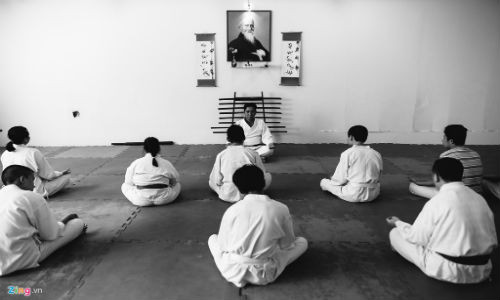 Tại Nhà văn hóa Thiếu nhi quận Phú Nhuận (TP.HCM), vào mỗi sáng thứ tư hàng tuần có một lớp học võ đặc biệt, hoàn toàn miễn phí cho học viên.
